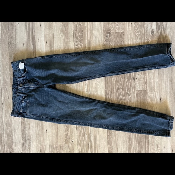 LEVIS cute mom fit/ high waisted style jeans! - Picture 3 of 4